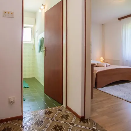 Garden View In For 2 - 4 Persons Apartman Poreč