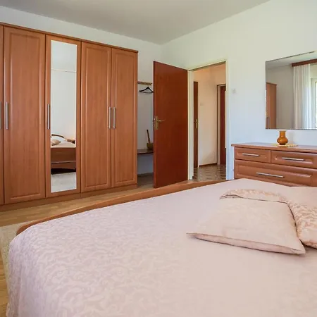 Garden View In For 2 - 4 Persons * Poreč