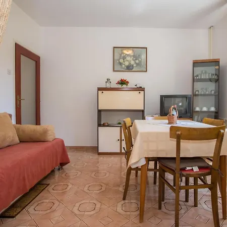 Garden View In For 2 - 4 Persons Apartament