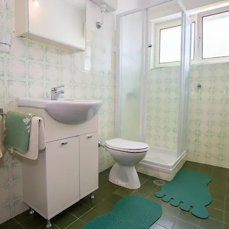 Garden View In For 2 - 4 Persons Apartment *