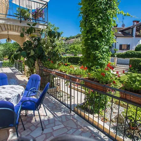 Garden View In For 2 - 4 Persons Пореч