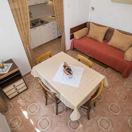 Garden View In For 2 - 4 Persons * Poreč