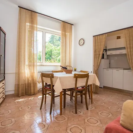Garden View In For 2 - 4 Persons Appartamento *